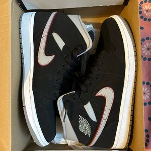 Air Jordan 1 mid